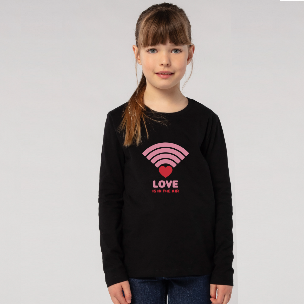 Εικόνα της Παιδικό t-shirt με τύπωμα "Love is in the air" 